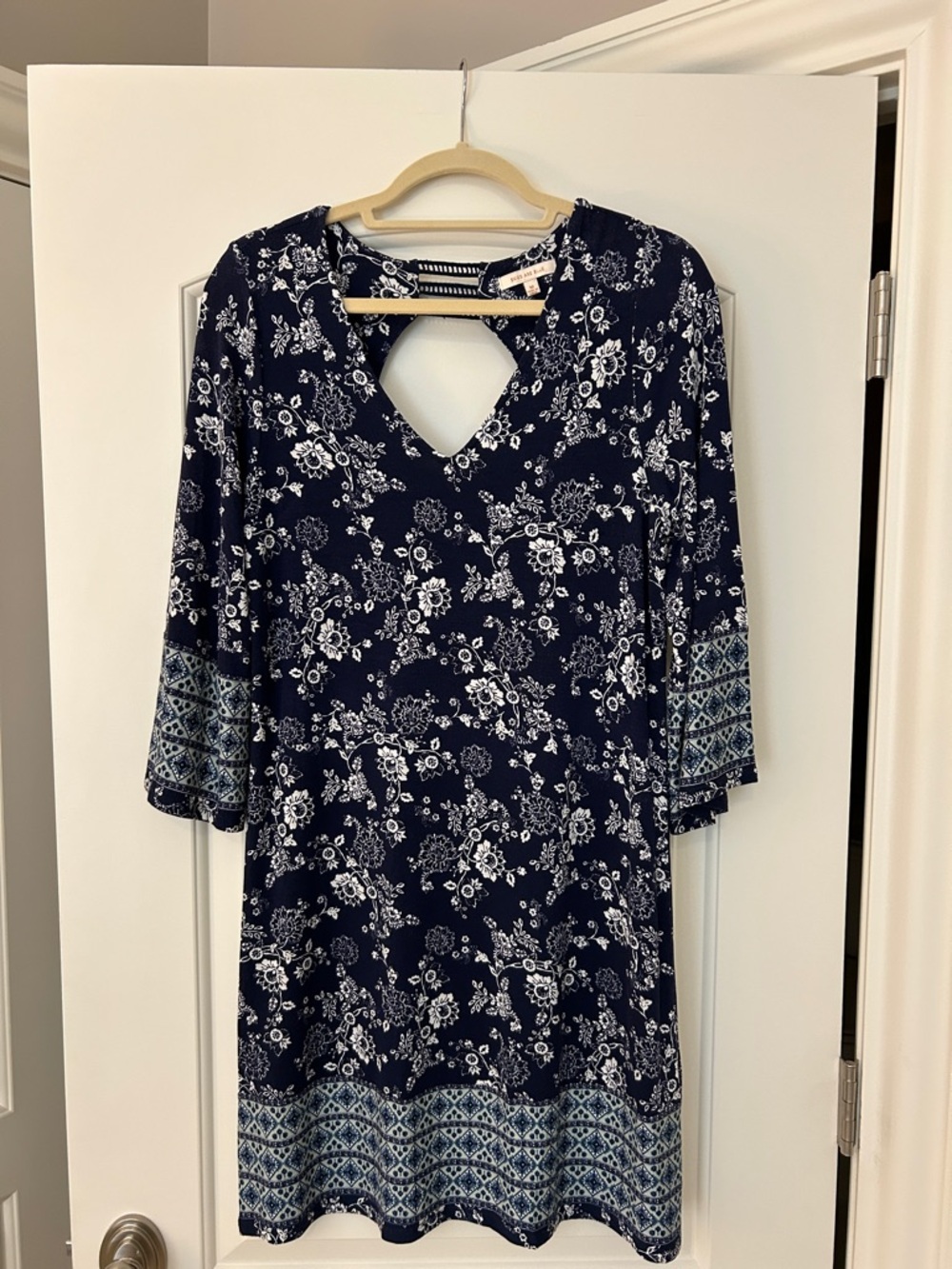 Skies Are Blue Navy & White Floral Keyhole Tunic